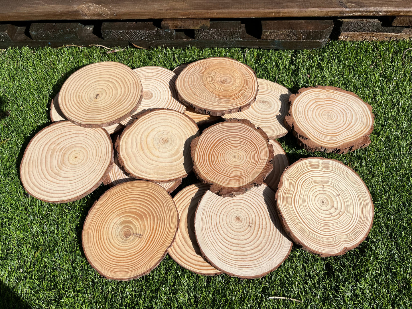 Porte-alliance en bois personnalisé.