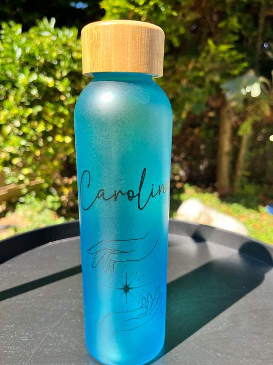 botella de cristal azul personalizada 500 ml con tapa de bambú