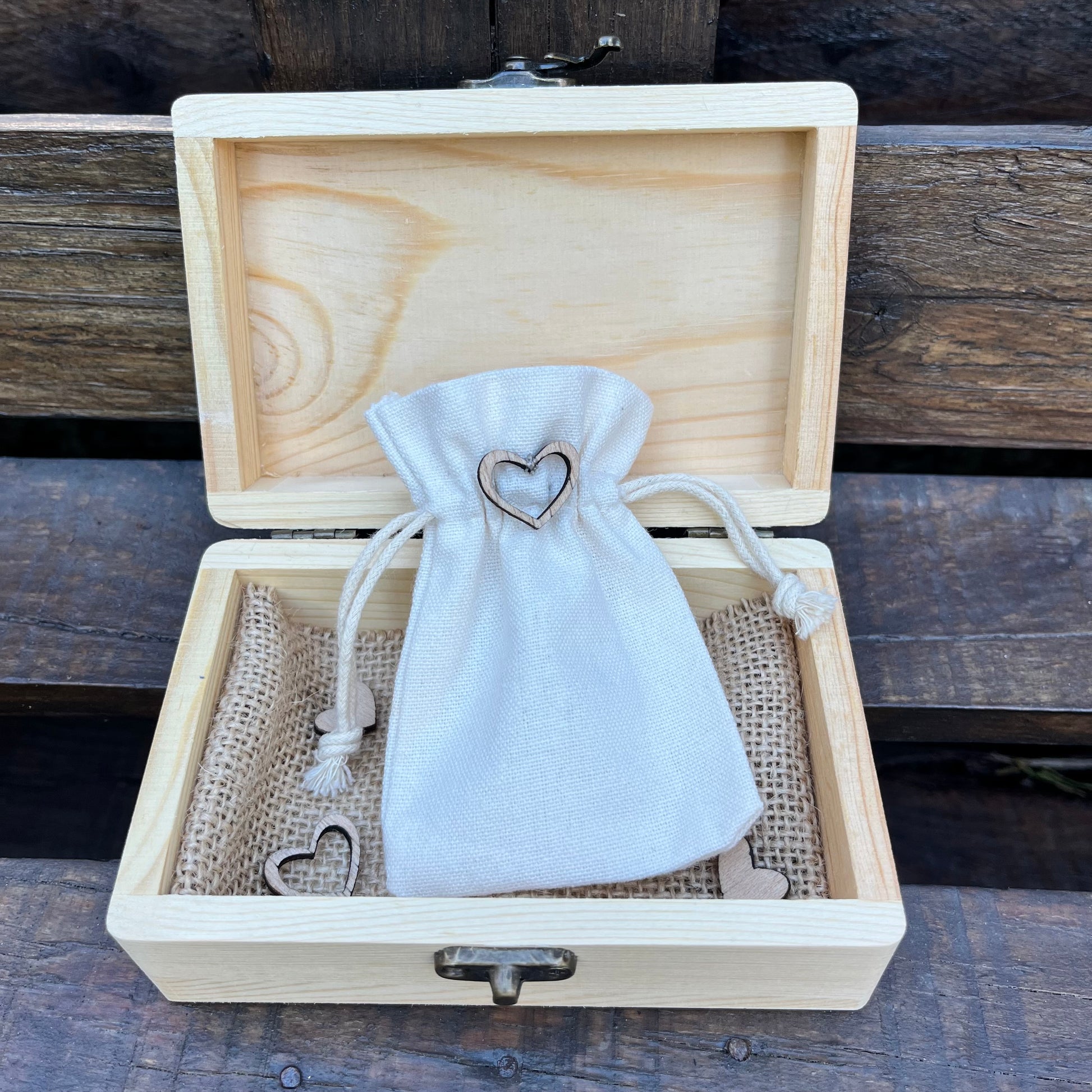 Interior caja para arras de madera personalizada para tu boda