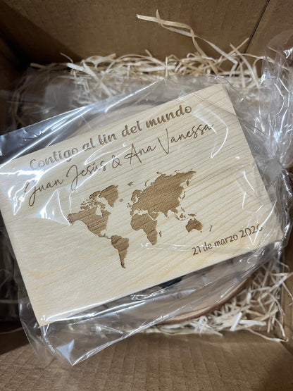 Envoltorio caja para arras de madera personalizada para tu boda con mapa mundi
