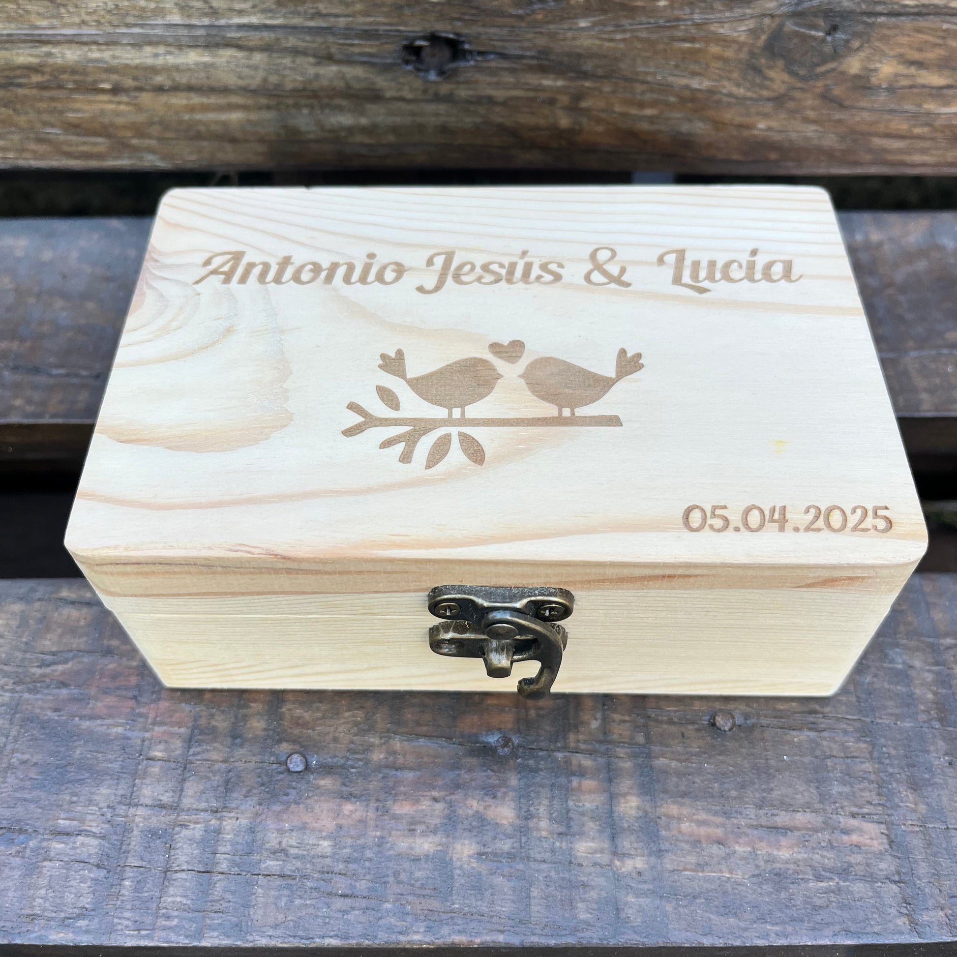Caja para arras de madera personalizada para tu boda