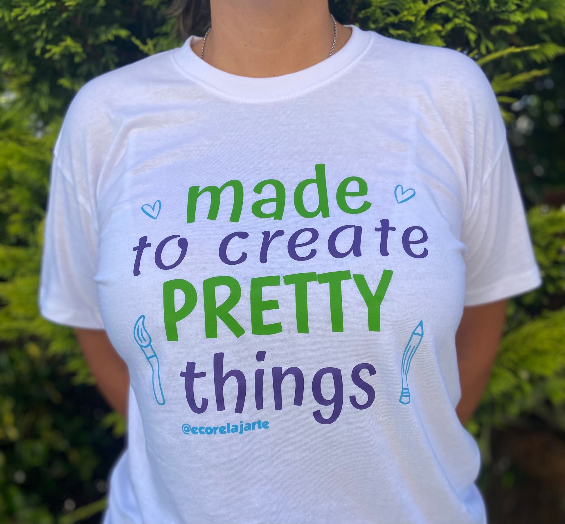 Camiseta con lindo diseño para mujeres