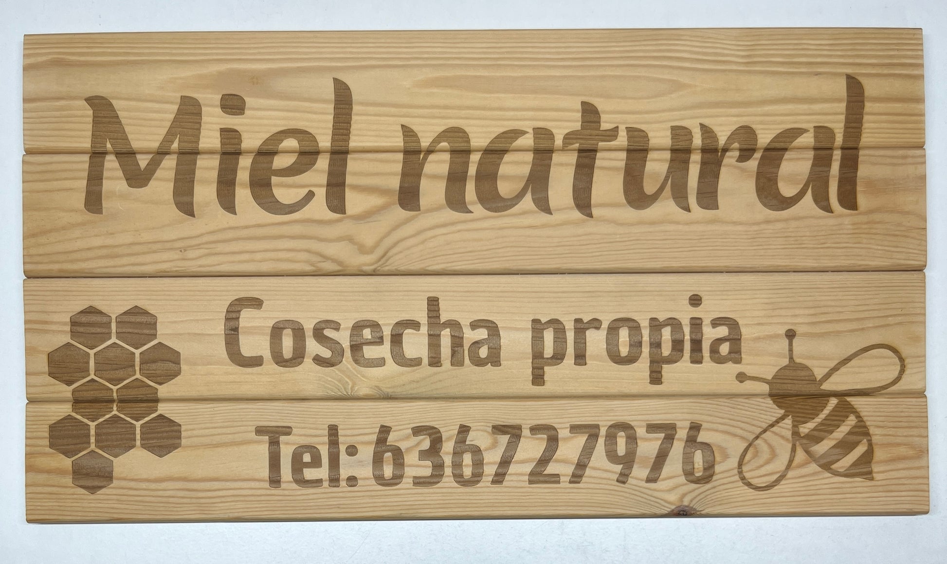 Cartel de madera para venta de miel hecho con cariño por TinoPrint