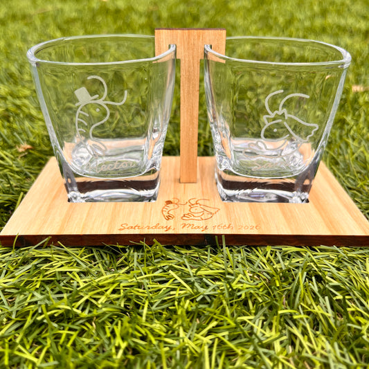 Pareja de vasos de chupitos personalizados para bodas novio y novia