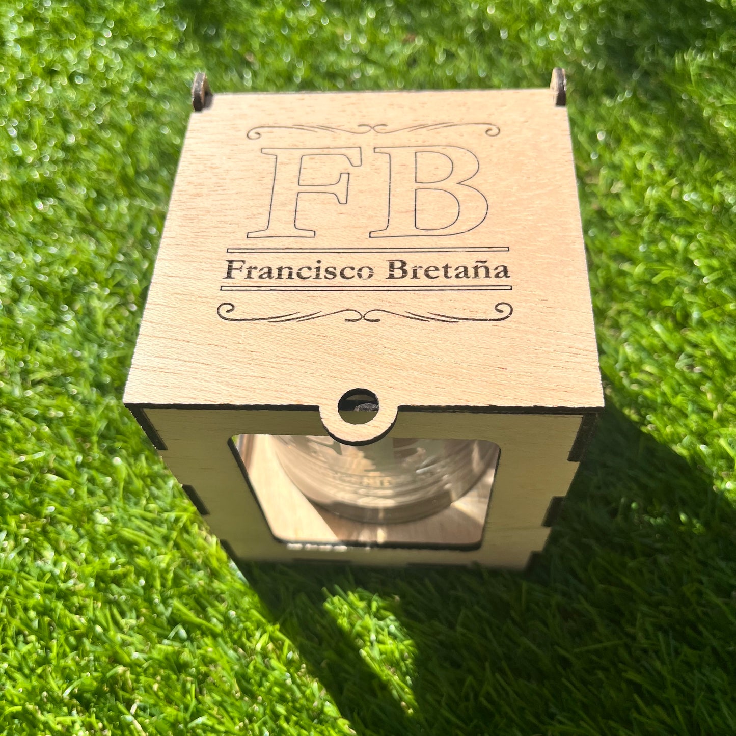 Grabado superior caja de madera para vaso de whisky TinoPrint