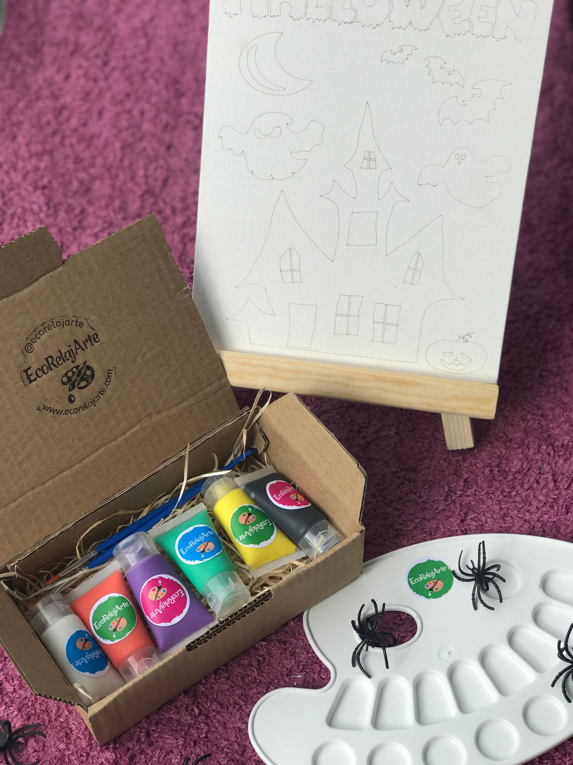 kit creativo infantil con pinturas y lienzos