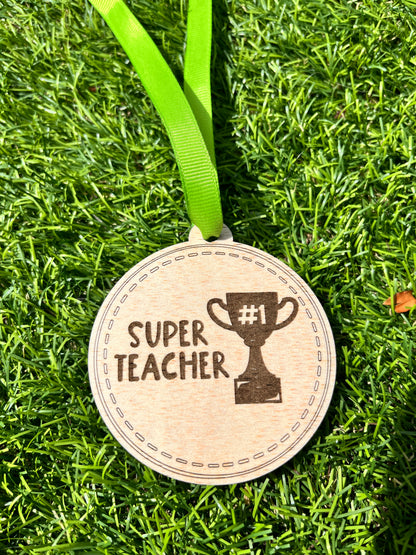 medallas de madera personalizadas para premiación profe teacher