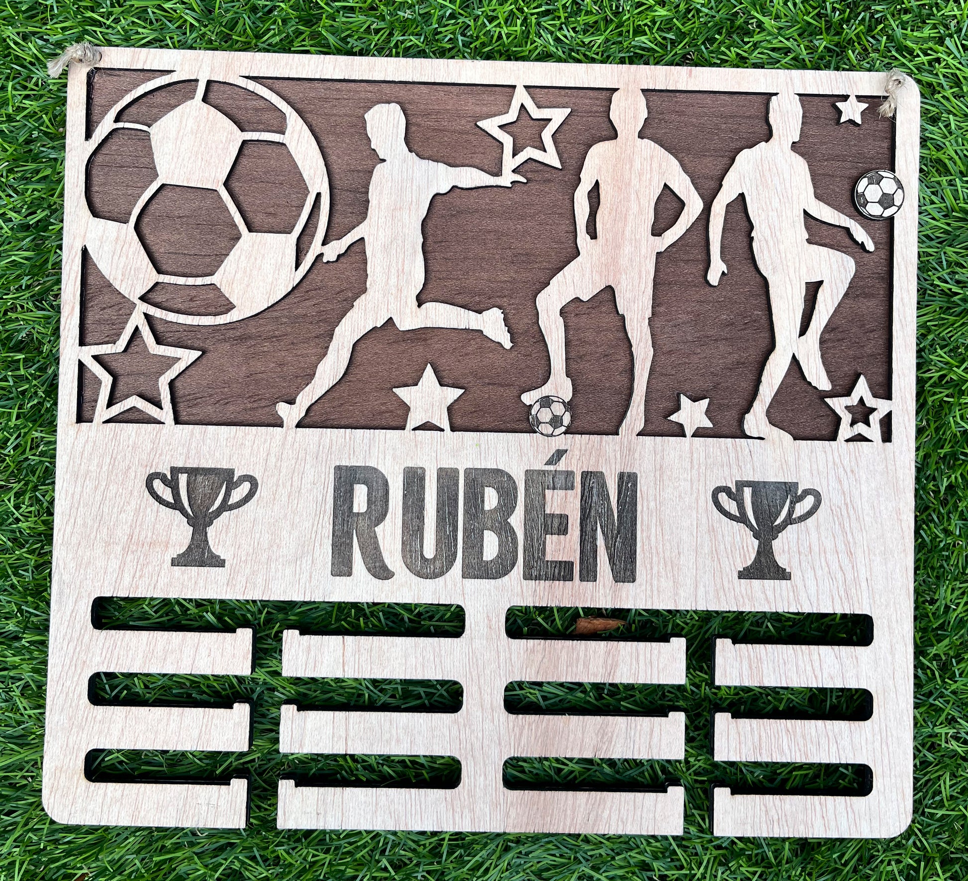 Medallero de madera personalizado con nombre y deporte