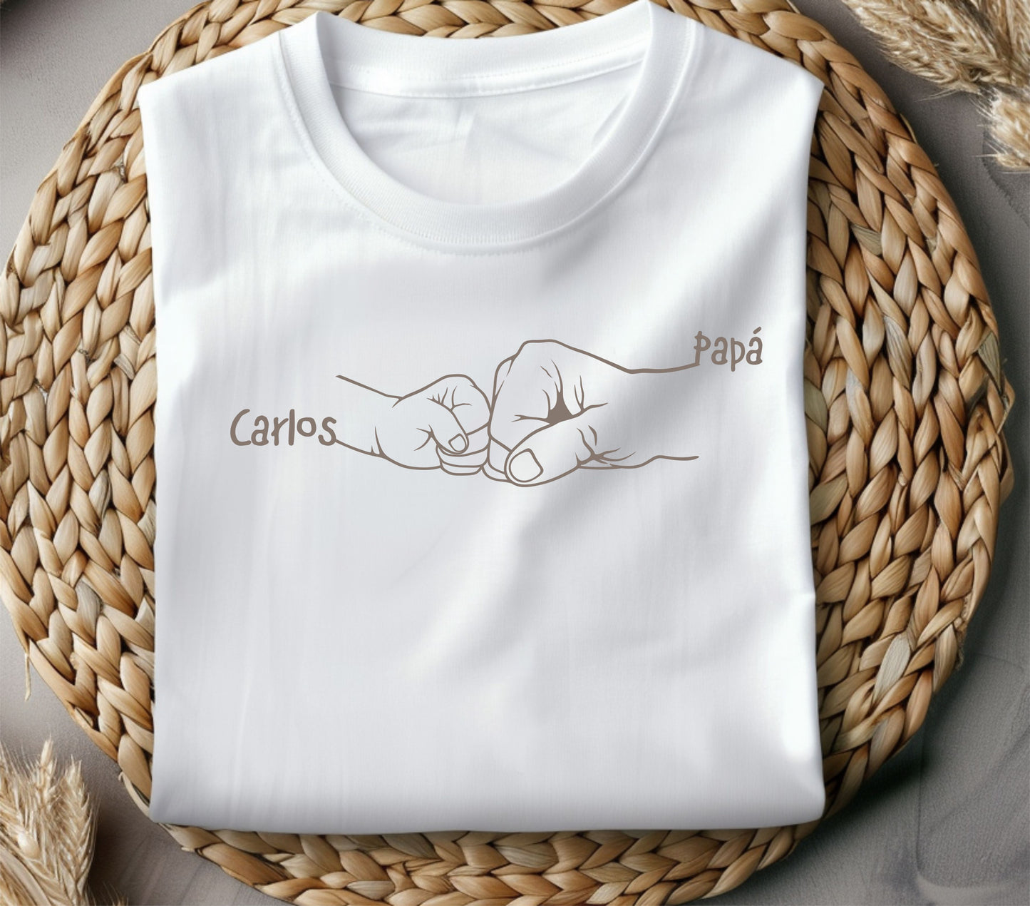 Manos chocando papá e hijo día del padre