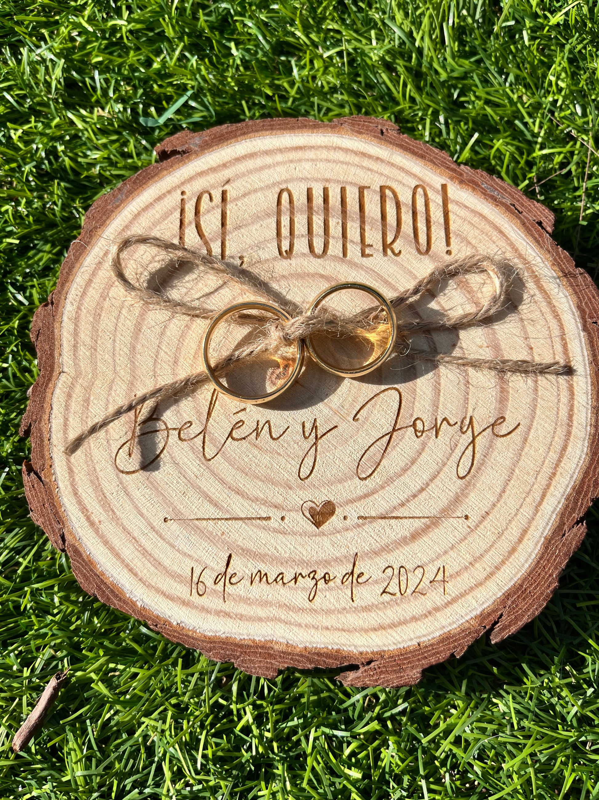 porta alianzas de madera grabado con nombres