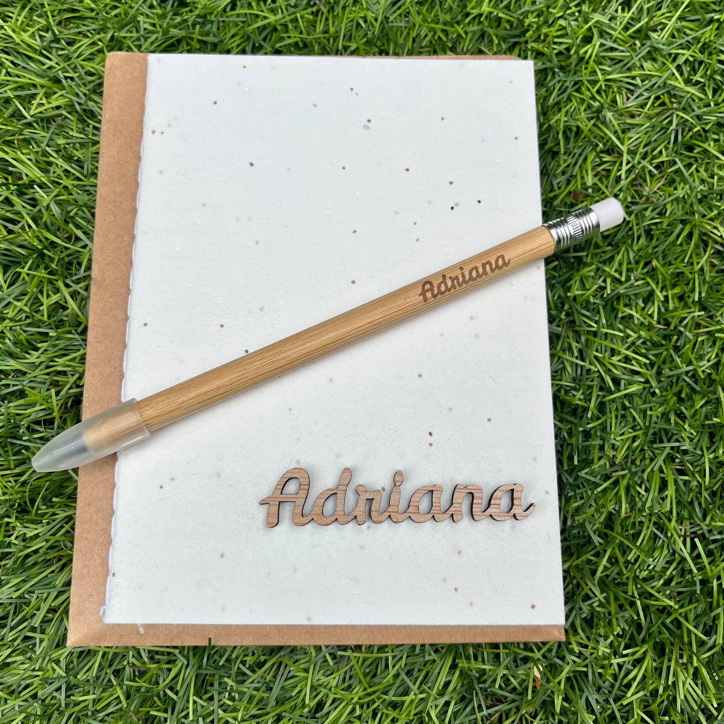 regalo ecológico personalizado con libreta y lápiz infinito