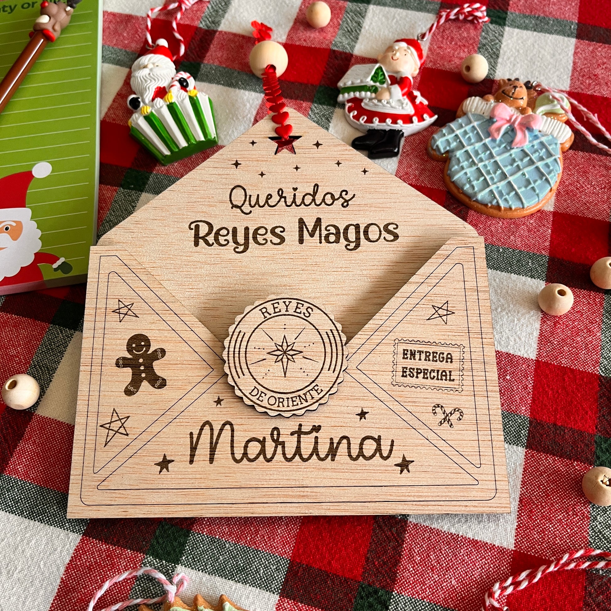 Sobre de madera personalizado para cartas de reyes magos