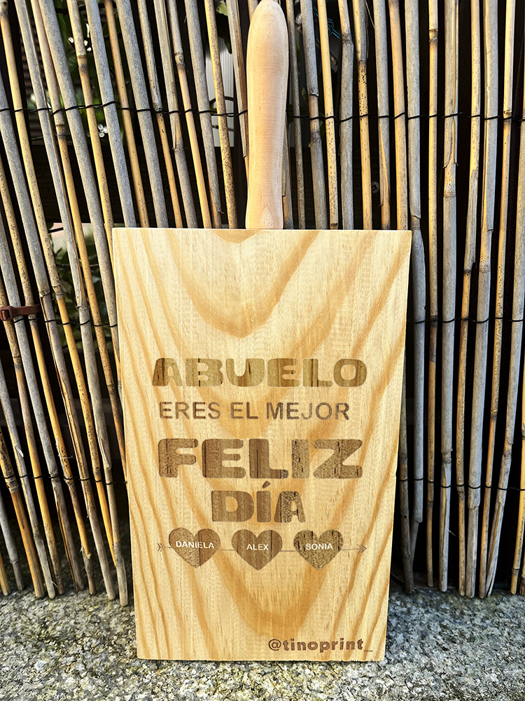 Tabla de madera personalizada para el día del padre con frases y nombres