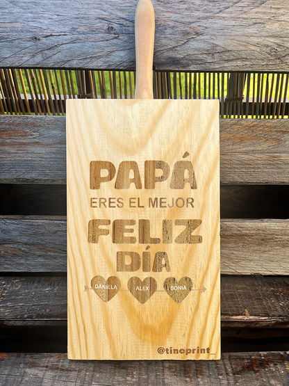 Tabla de madera personalizada para el día del padre con frases y nombres