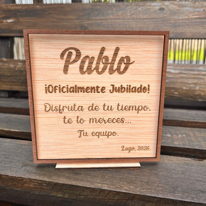 Cartel de madera con mensaje para jubilación