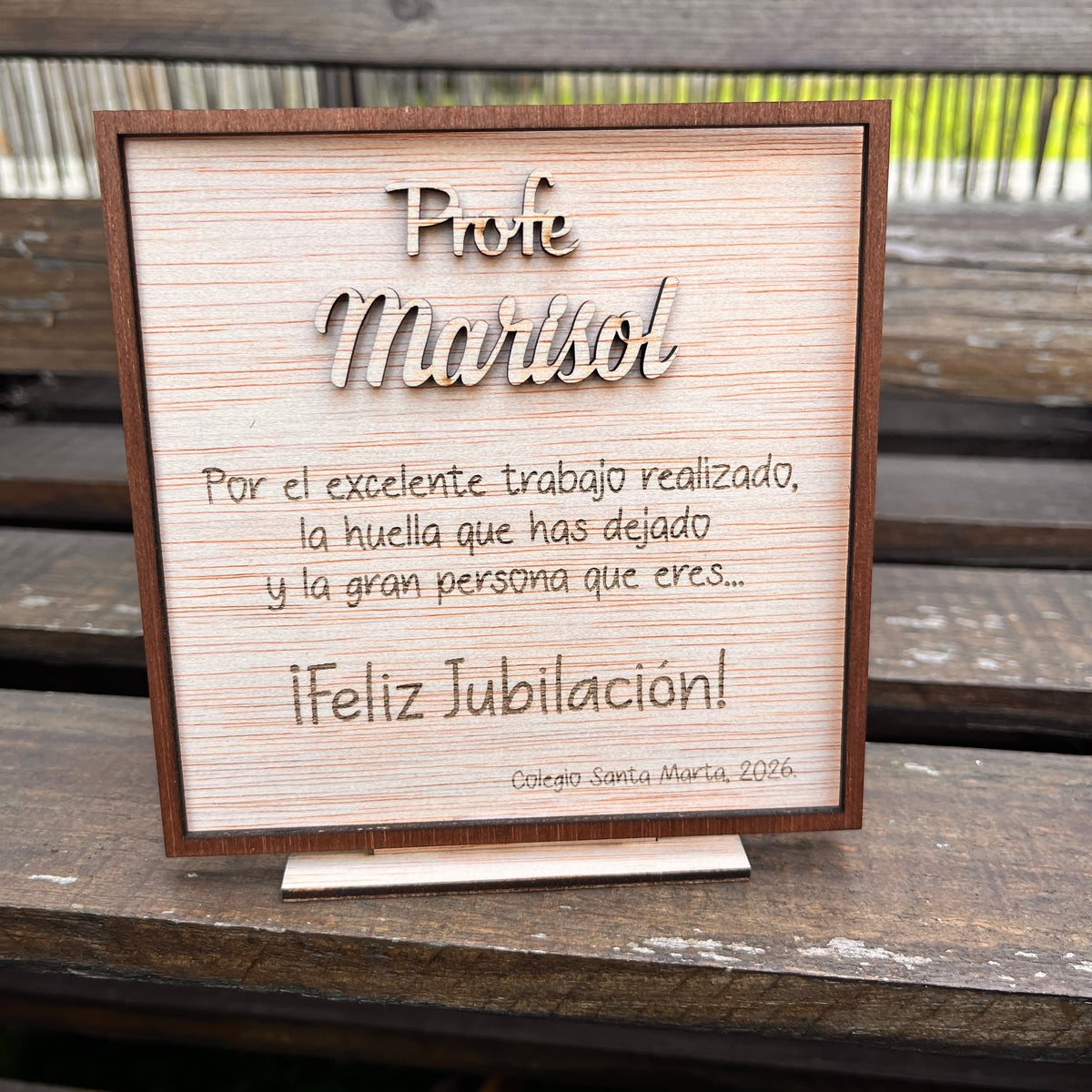 Tarjeta de madera para jubilación para profes