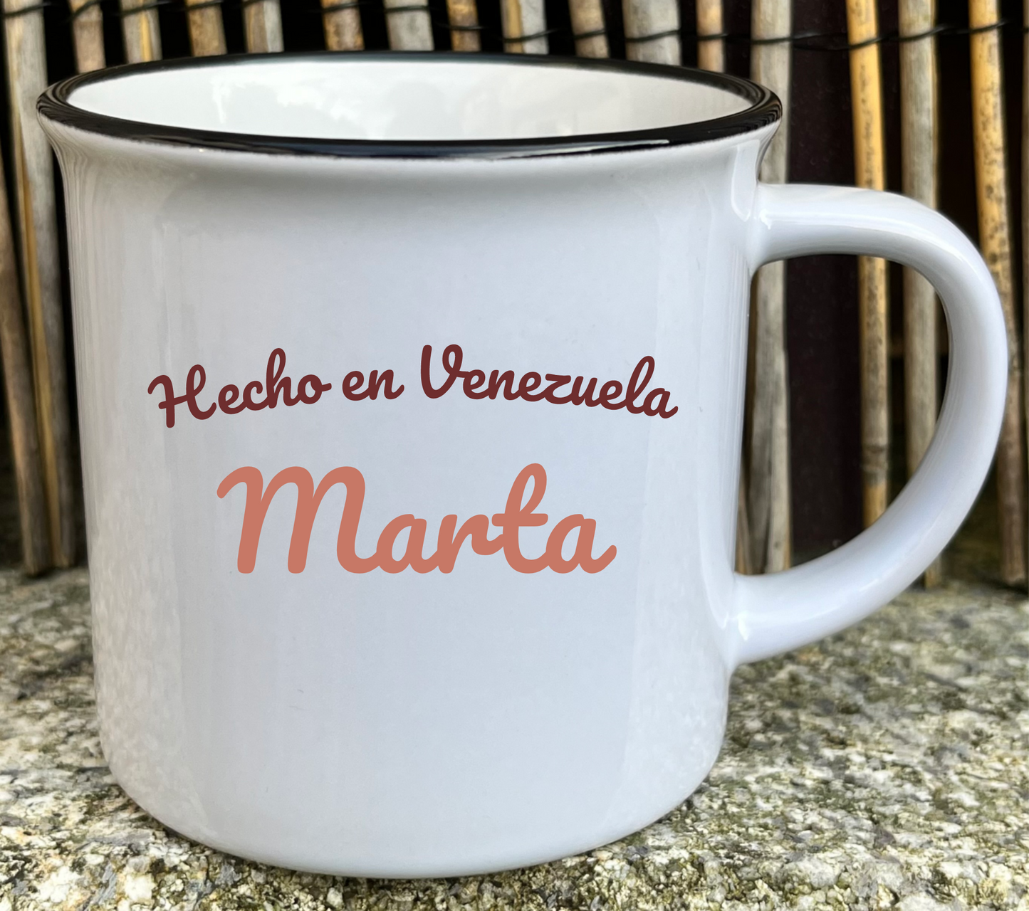 Taza vintage de ceramica con frase hecho en venezuela