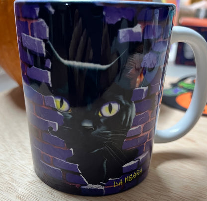 Taza con diseño completo de gato negro para halloween
