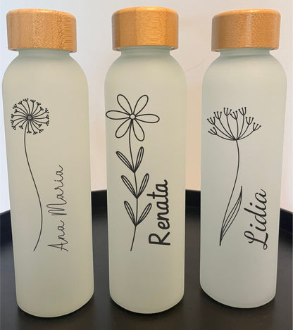 Juego de tres botellas de cristal con diseño de flores