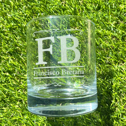 vaso de whisky de cristal con nombre personalizado